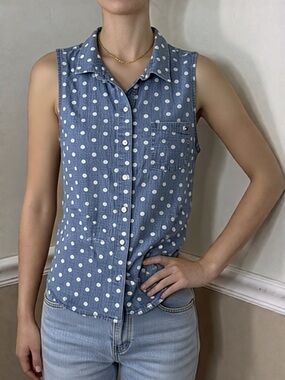 🩷 5 for $20! Tommy Hilfiger Sleeveless Polka Dot Chambray Shirt - Blue
